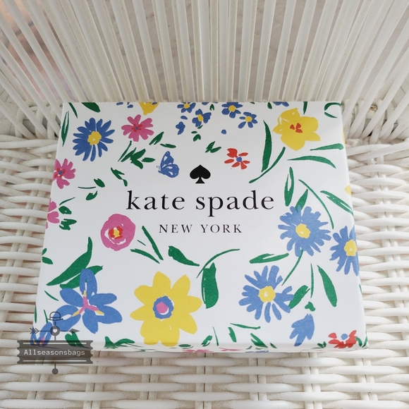 AUTHENTIC Nwt boxed small card holder SLIM garden BOUQUET Cream multi staci - Picture 6 of 6